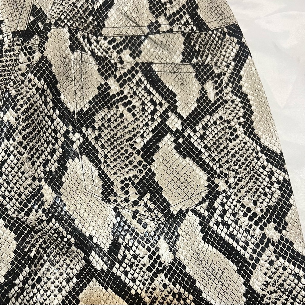 Choosy Snake Skin Faux Leather Pants Cropped Cropped Flare Mid Rise NWT Size 2 - Picture 16 of 16